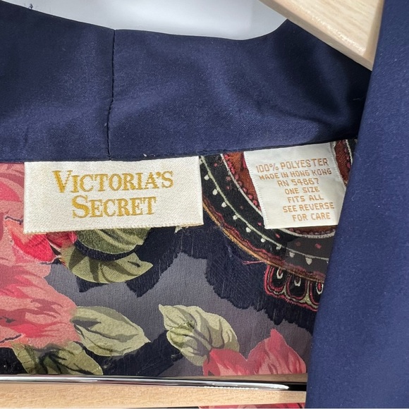 Victoria’s Secret Gold Label Vintage Floral Rose Lingerie and‎ Bathrobe - Picture 5 of 16